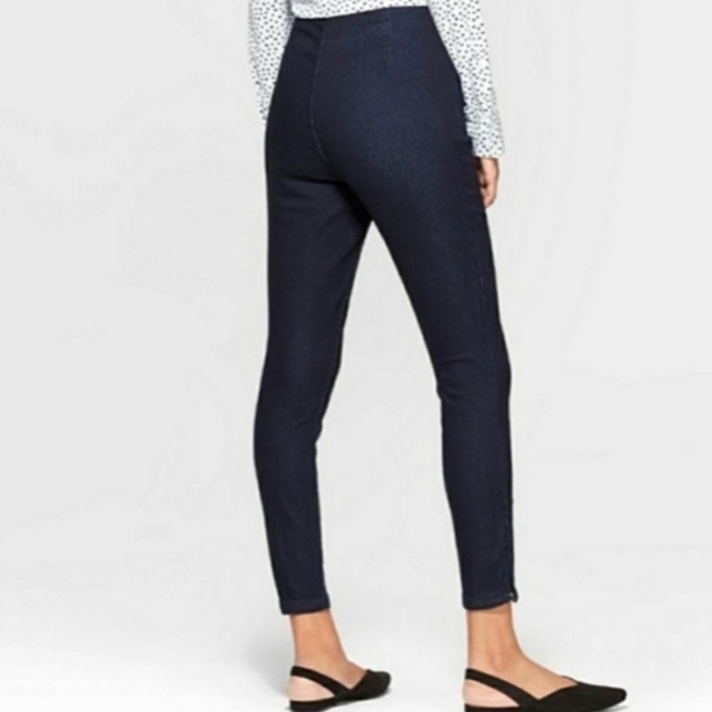 Old navy skinny high rise fitted hip and thighs!